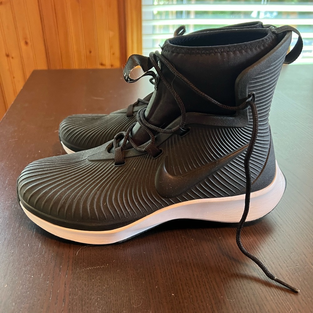 Gently USED Nike Binzie Boot (GS) Youth 6 Women 7.5 Waterproof Black White